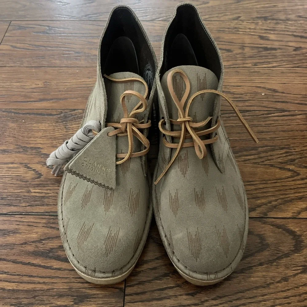 Clarks Original's Desert Boot Men's Grey Interest Suede size 7 new Extra Laces